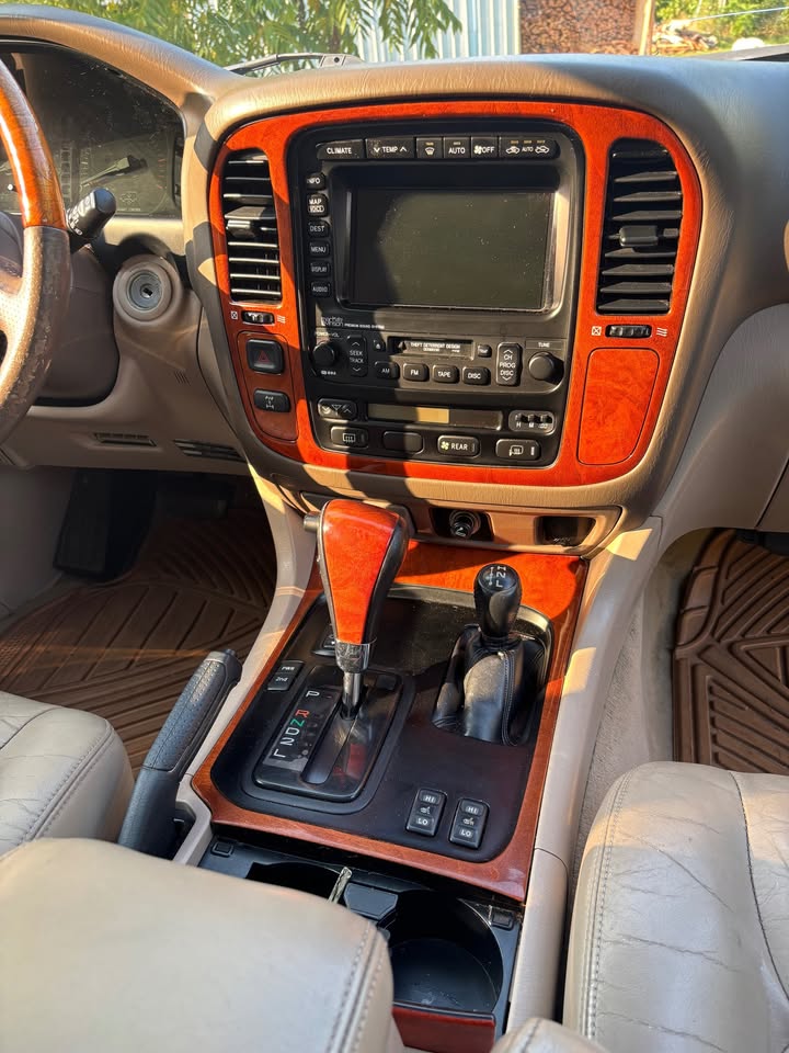 2002 Lexus LX470 (photo 5) — photo 5