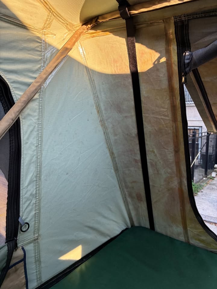 Thule Tepui Kukeman III Rooftop Tent in Brooklyn, NY (photo 4) — photo 4