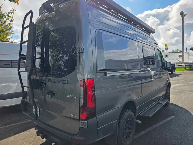 2025 Winnebago revel 44e — photo 3