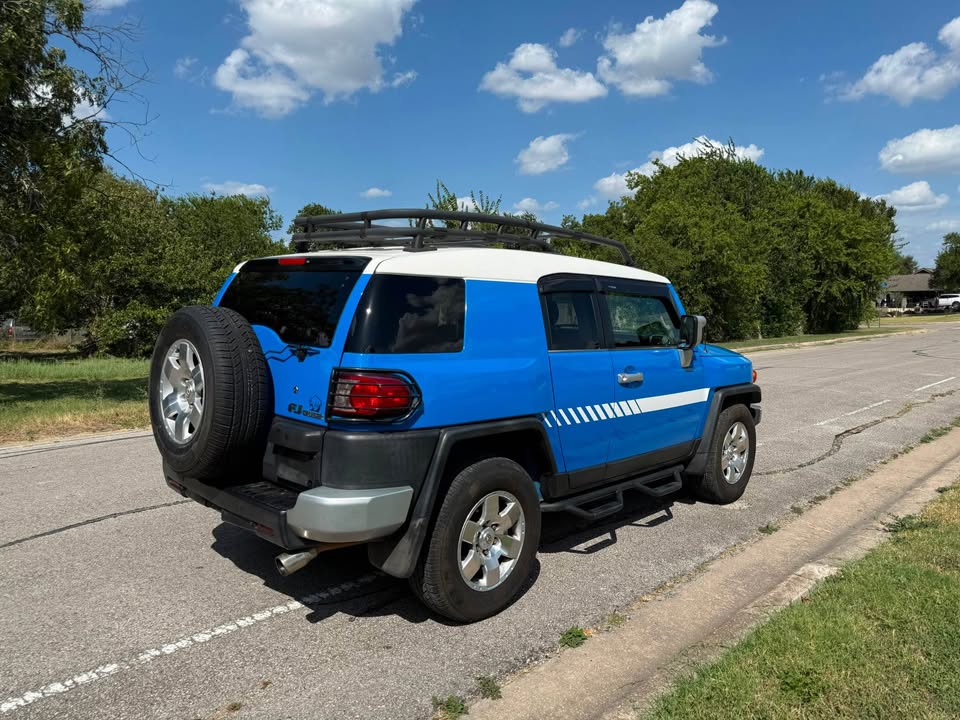 2007 Toyota FJ Cruiser · Sport Utility 2D in Pflugerville, TX (photo 4) — photo 4