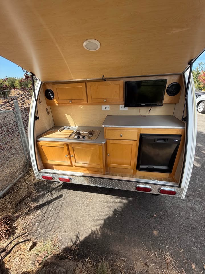 2018 nuCamp TAB 320 CS-S – Clamshell Kitchen – Wet Bath – Alde System – NEW TIRES in San Francisco, CA (photo 8) — photo 8