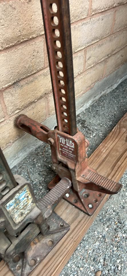 Hi-Lift and Handyman Farm Jacks — photo 2