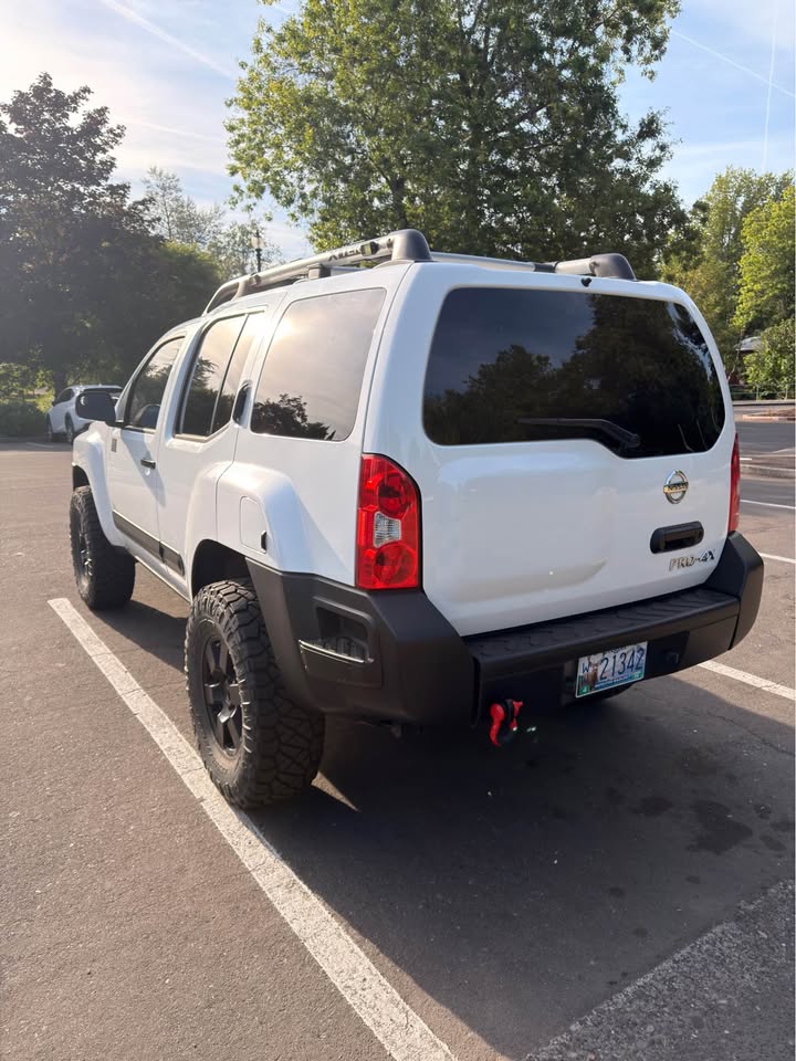 2011 Nissan Xterra · PRO-4X Sport Utility 4D (photo 4) — photo 4