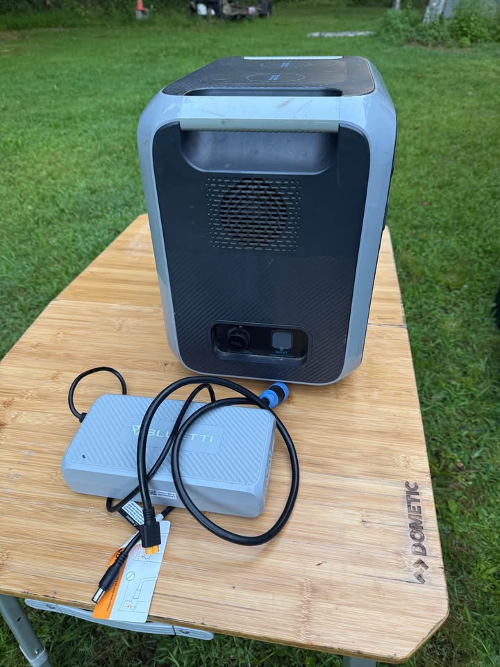 Bluetti AC200 2000 W Portable Power Station in Flushing, NY (photo 3) — photo 3