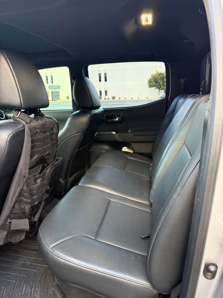 Toyota Tacoma TRD Off-road 2019 - 4x4 in Manhattan Beach, CA (photo 10) — photo 10