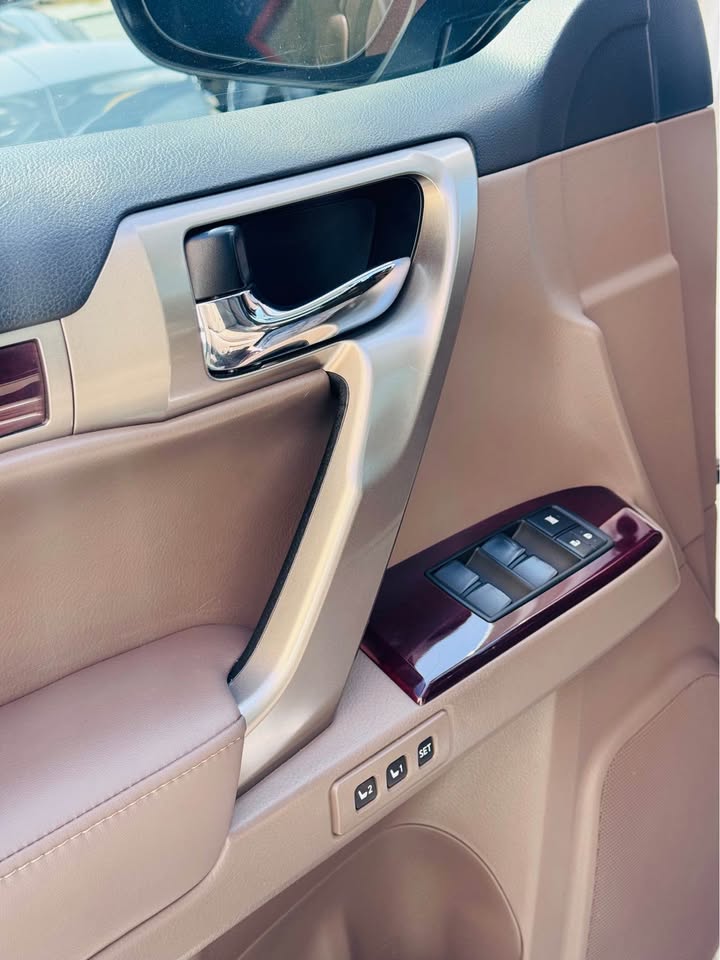 2018 Lexus GX · 460 Premium in Salinas, CA (photo 4) — photo 4