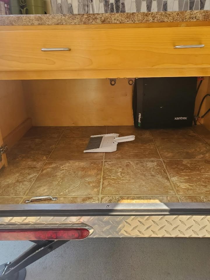 2014 Little Guy (nuCamp/T@G) silver shadow 6x10 teardrop trailer (photo 6) — photo 6