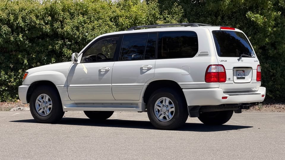 2000 Lexus LX · LX 470 Sport Utility 4D in Pleasanton, CA (photo 7) — photo 7