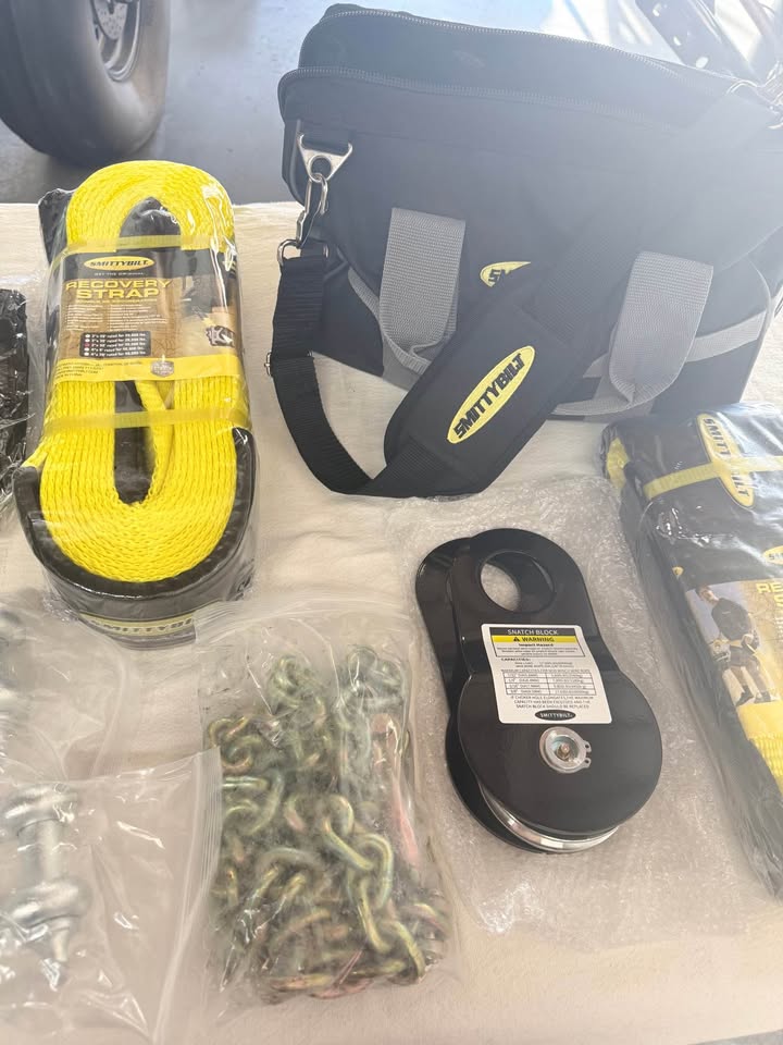 Brand new smittybilt winch accessory bag 2725 retail price $219.99 asking price $200 everything incl in Lake Elsinore, CA (photo 5) — photo 5