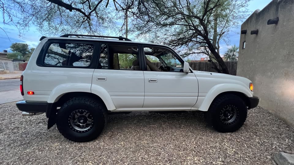 1995 Toyota Land Cruiser in Santa Monica, CA (photo 12) — photo 12