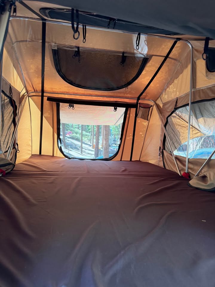 Smittybilt Overlander Rooftop Tent – Great Condition in San Pedro, CA (photo 4) — photo 4