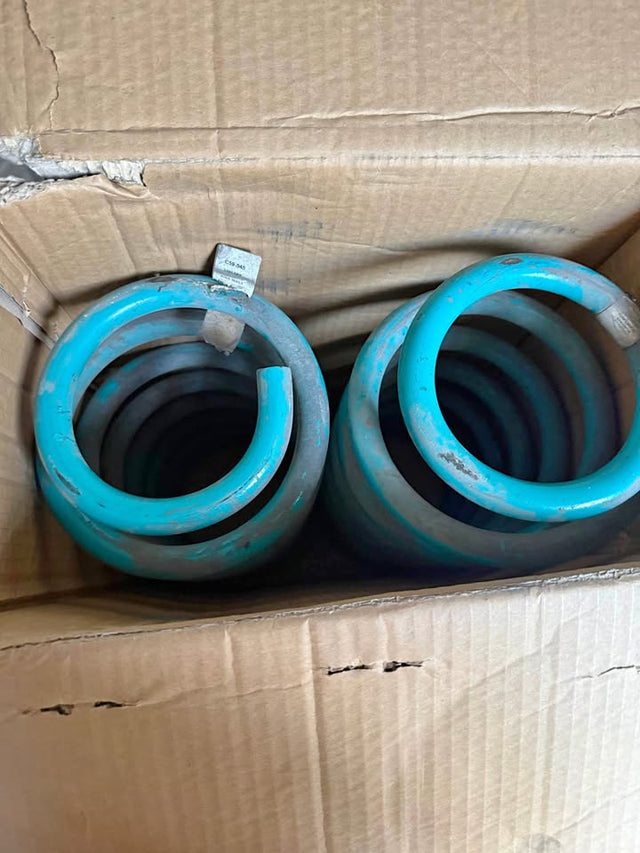 Dobinsons rear coils for 200 series lc in San Antonio, TX (photo 1)