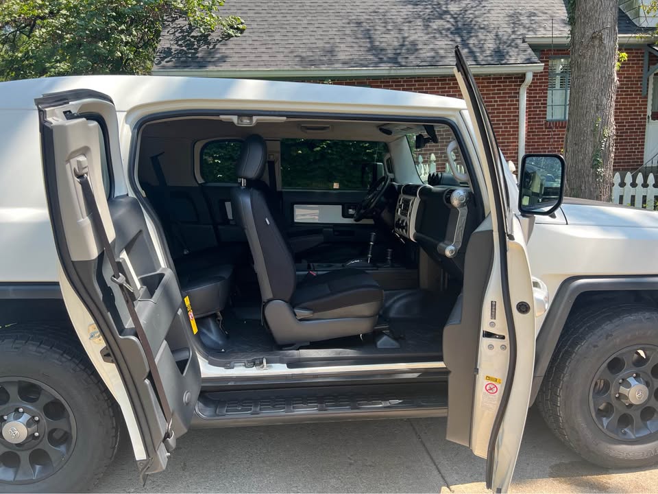 2013 Toyota FJ Cruiser in Cincinnati, OH (photo 5) — photo 5