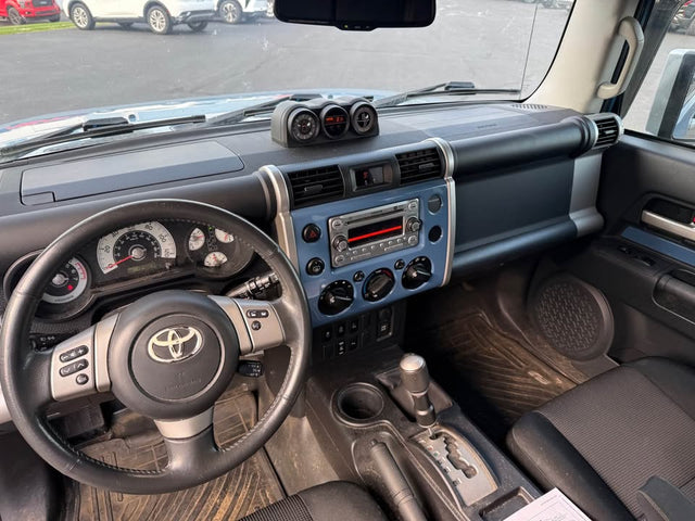 2011 Toyota FJ Cruiser — photo 3