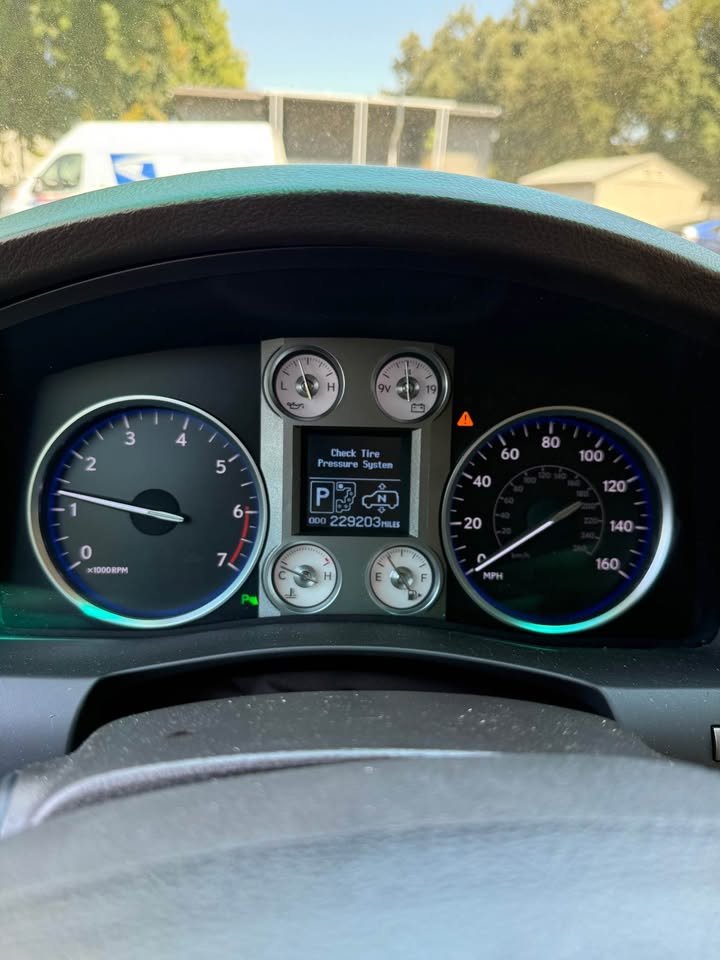 2009 Lexus LX · LX 570 Sport Utility 4D in Sacramento, CA (photo 11) — photo 11