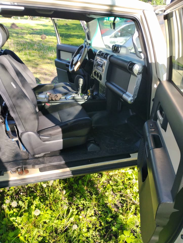 2008 Toyota FJ Cruiser · Sport Utility 2D (photo 7) — photo 7