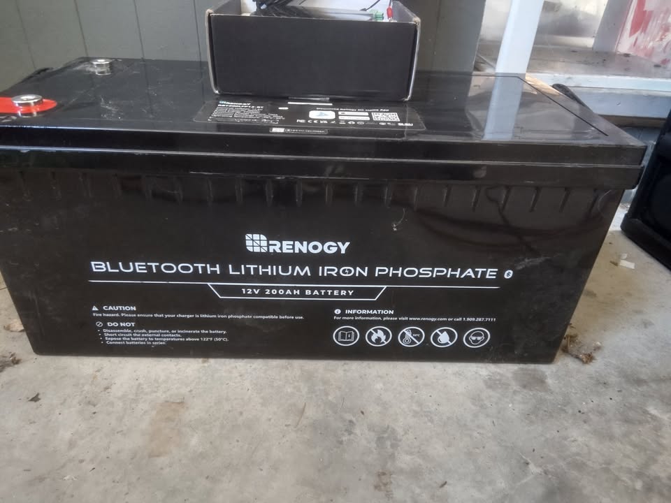 200Ah LiFePO RENOGY Lithium Battery with Bluetooth PLUS Core Display in Portland, OR (photo 3)