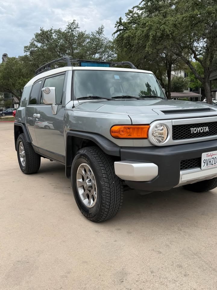 2012 Toyota FJ Cruiser · Sport Utility 2D in Austin, TX (photo 4) — photo 4