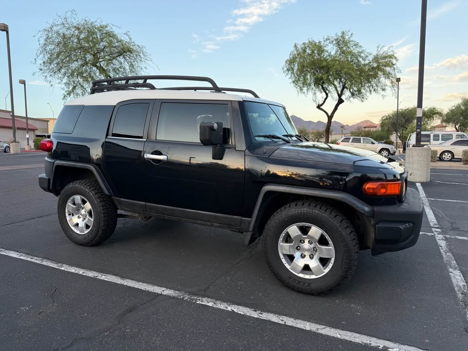 2007 Toyota FJ Cruiser · Sport Utility 2D in Scottsdale, AZ (photo 6) — photo 6