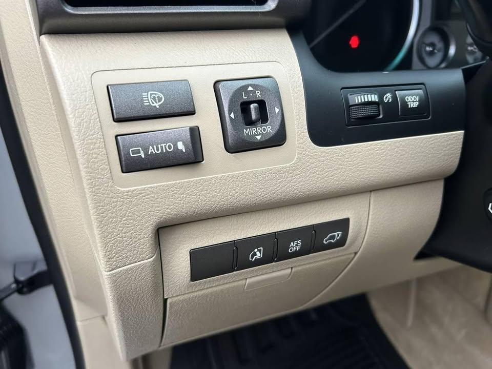 2010 Lexus LX 570 Sport Utility in Kirkland, WA (photo 11) — photo 11