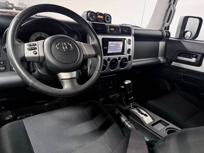 2007 Toyota FJ-Cruiser 1 Owner in Seattle, WA (photo 11)
