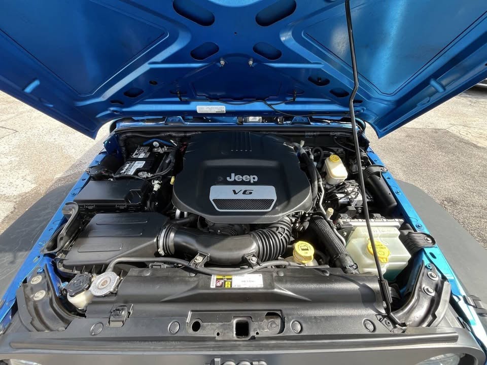 2016 Jeep Wrangler Unlimited Black Bear 4x4 4dr SUV in Houston, TX (photo 9) — photo 9