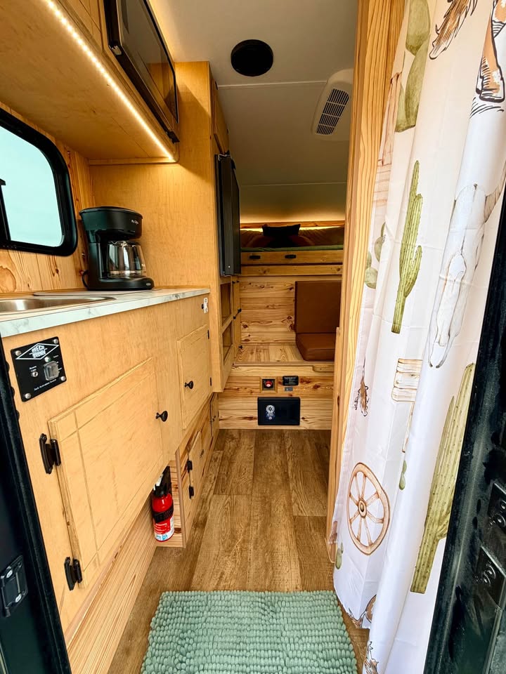 2025 Custom Capri Retreat Truck Camper in Valley Mills, TX (photo 8) — photo 8