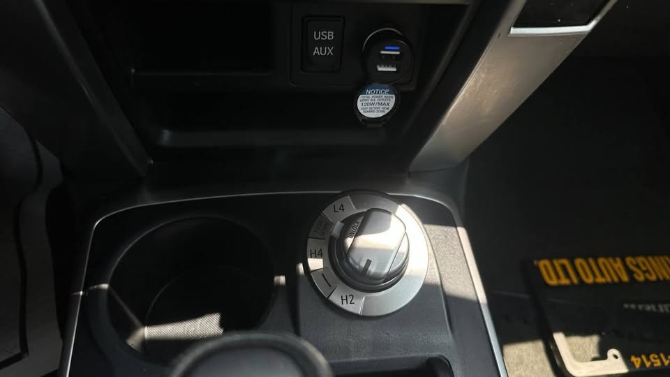 2016 Toyota 4Runner | 4WD 4dr V6 SR5 in Toronto, ON (photo 8)
