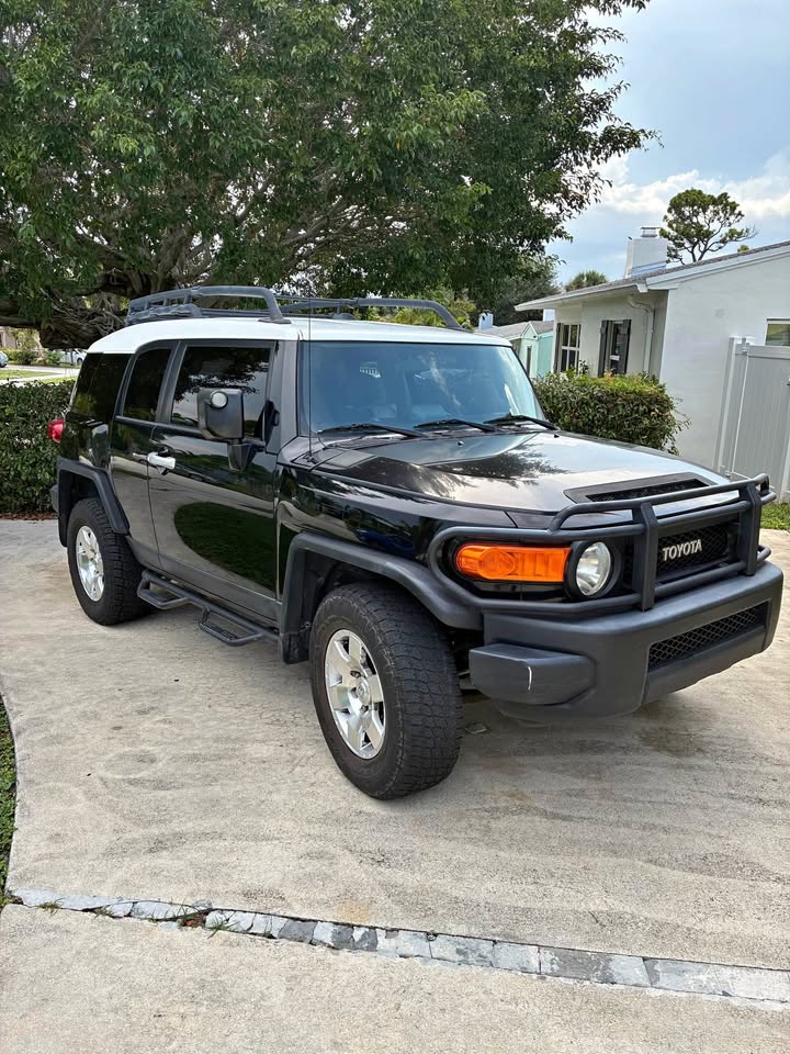 2008 Toyota FJ Cruiser in West Palm Beach, FL (photo 1)