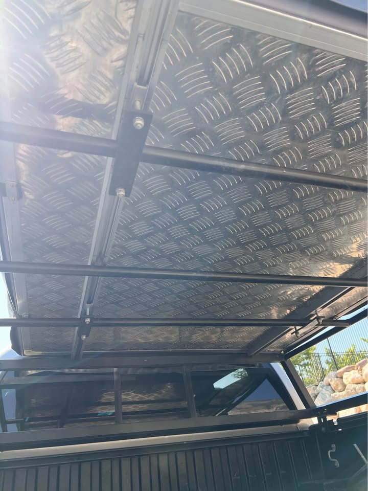 Ruggedized Tepui Rooftop Tent with Annex, anti condensation mat, sheets, and mat (photo 5) — photo 5