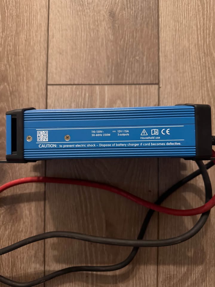 Victron IP22 Battery Charger Blue Smart Bluetooth in Denver, CO (photo 3) — photo 3