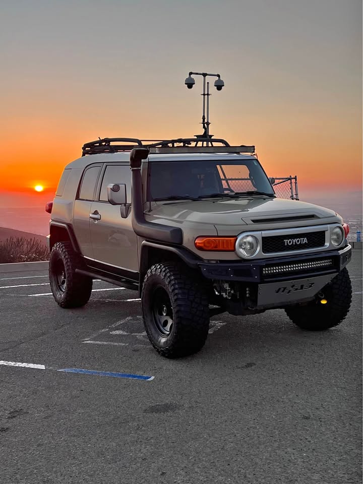 2012 Toyota FJ Cruiser 4WD – 4.88 Gears – 35s – Ironman Suspension – Rear Locker in Escondido, CA (photo 1) — photo 1