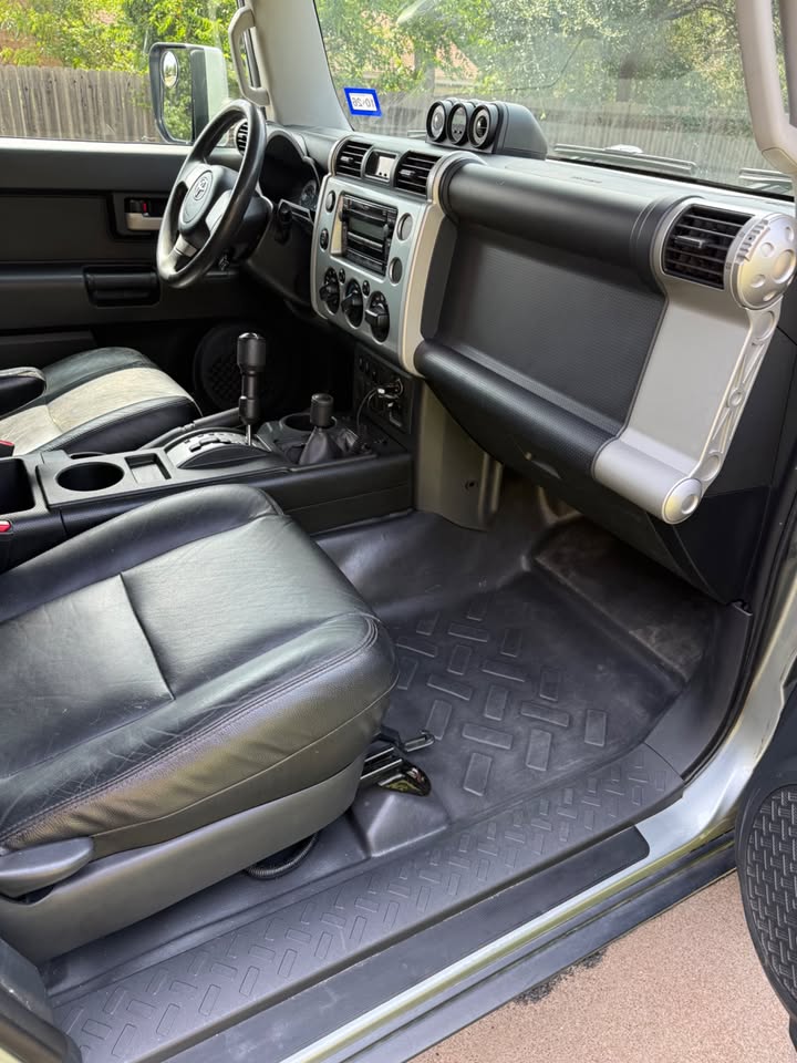 2010 Toyota FJ Cruiser 4WD in Austin, TX (photo 10) — photo 10