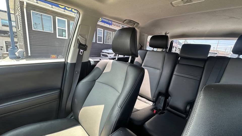 2016 Toyota 4Runner | 4WD 4dr V6 SR5 in Toronto, ON (photo 9)