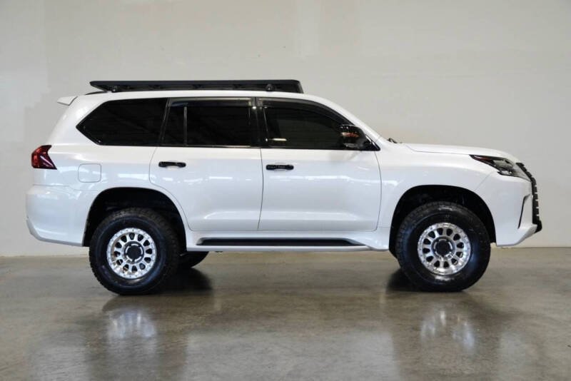 2016 Lexus lx570 4wd loaded dvd's method wheels rhino rack in Portland, OR (photo 3) — photo 3