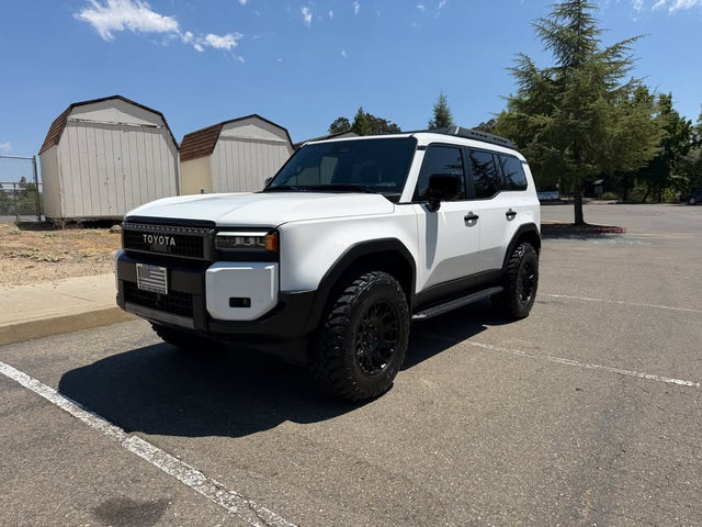 2025 Toyota Land Cruiser — photo 2