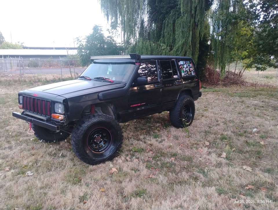 2001 Jeep Cherokee · Sport 4D in Vancouver, WA (photo 2)
