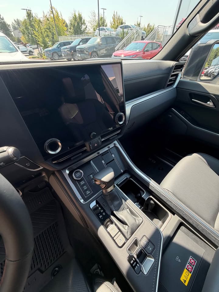 2026 Lexus GX · 550 Overtrail+ in Bellevue, WA (photo 10) — photo 10
