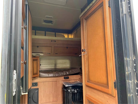 Palomino truck camper in Willamina, OR (photo 1)