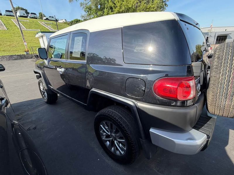 2008 Toyota FJ Cruiser 203k miles call Eli [hidden information] (photo 8) — photo 8