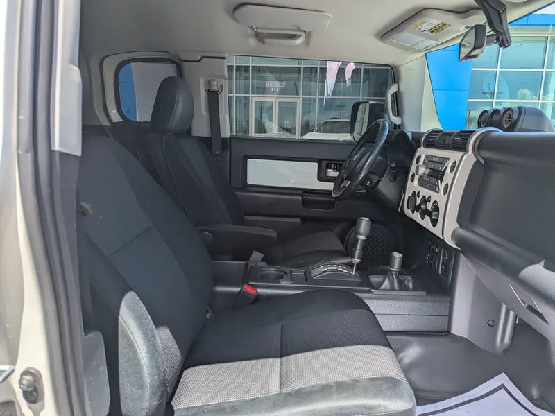 2010 Toyota FJ Cruiser (photo 11) — photo 11