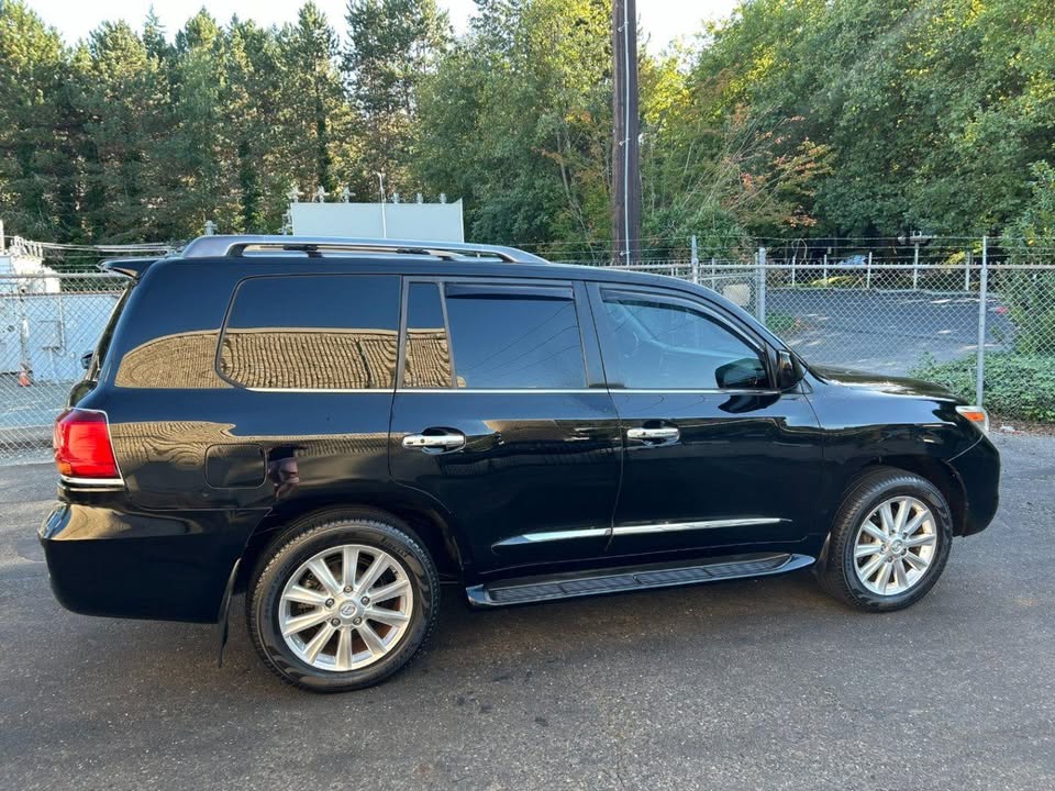 2009 Lexus LX 570 Sport Utility (photo 4) — photo 4