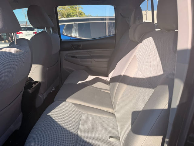 2014 Toyota Tacoma — photo 2