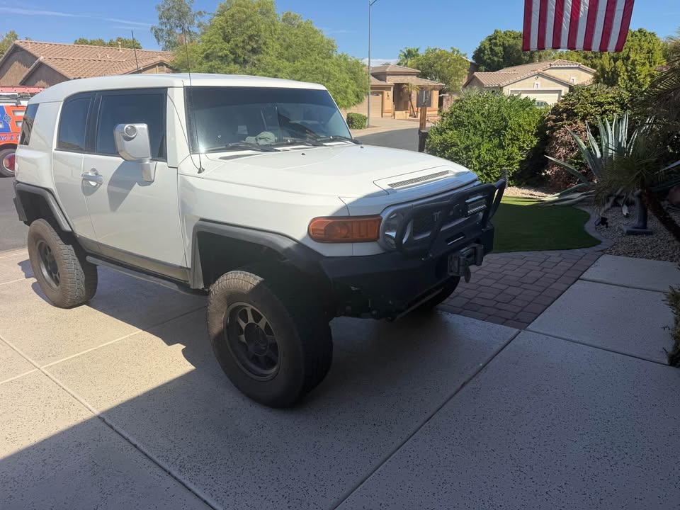 2012 Toyota FJ Cruiser · Sport Utility 2D in Surprise, AZ (photo 5) — photo 5