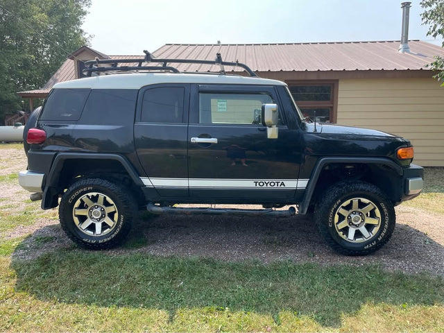2014 Toyota FJ Cruiser 4x4 Runs and Drives Great!! Last Year Made — photo 2