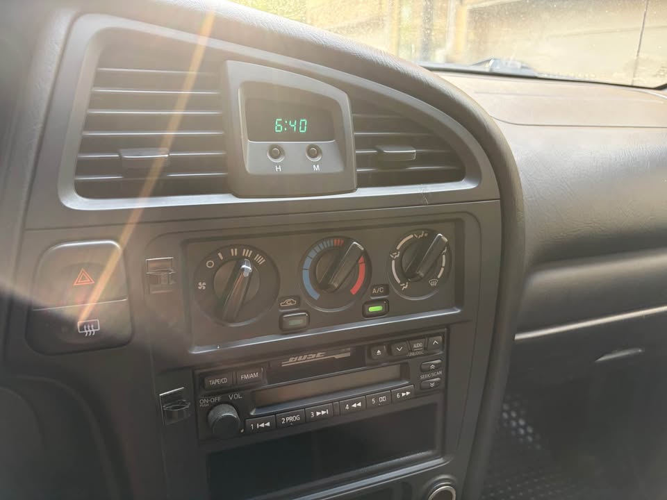 2001 Nissan Pathfinder SE Off-Road Sport Utility 4D (photo 7) — photo 7