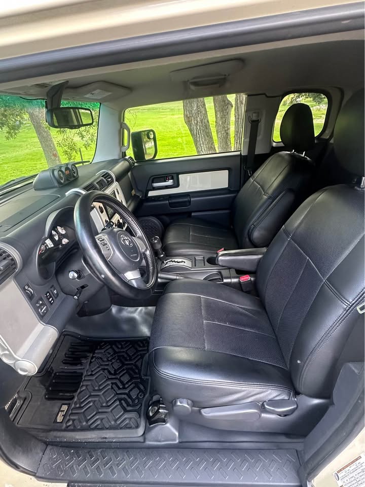 2010 Toyota FJ Cruiser · Sport Utility 2D in Denver, CO (photo 10) — photo 10