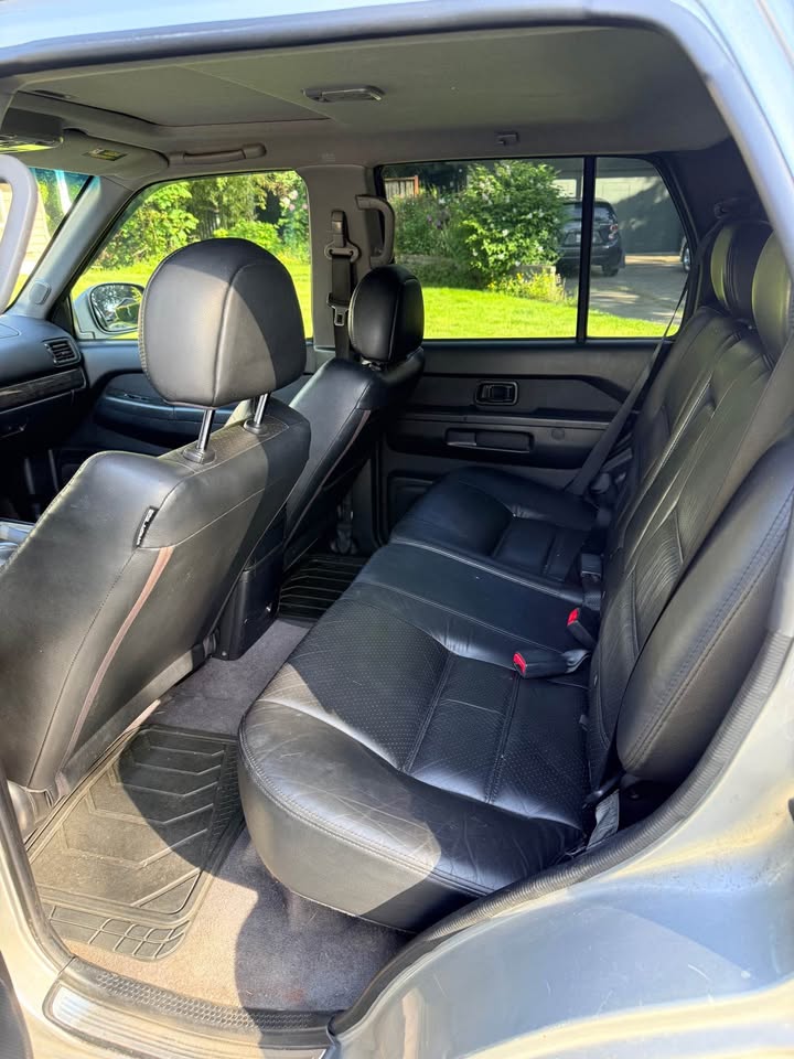2004 Nissan Pathfinder · LE Platinum Edition Sport Utility 4D in Seattle, WA (photo 5) — photo 5