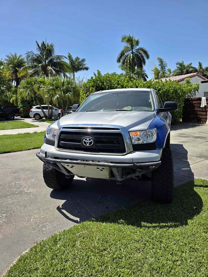 2010 Toyota Tundra CrewMax · Limited Pickup 4D 6 1/2 ft in Hollywood, FL (photo 1) — photo 1