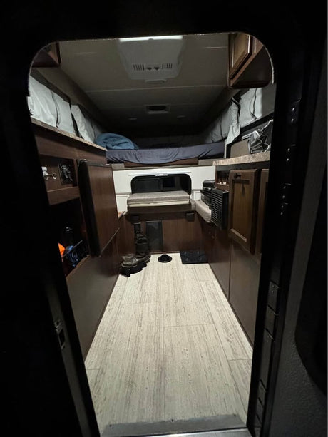 2017 Palomino SS-500 truck bed camper in Camp Pendleton Marine Corps Base, CA (photo 8)